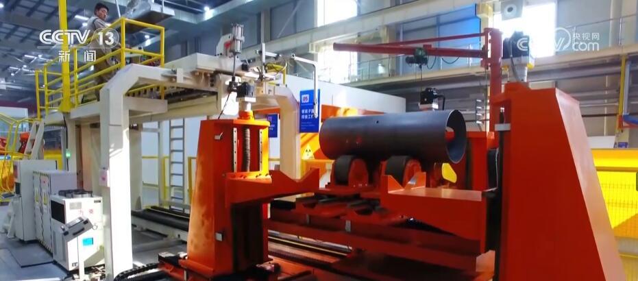 深化“5G+工業(yè)互聯(lián)網(wǎng)”發(fā)展，建成不少于300家5G工廠，賦能制造業(yè)數(shù)字化轉(zhuǎn)型